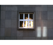 Reflektion eines Dachfensters, Zürich 2022